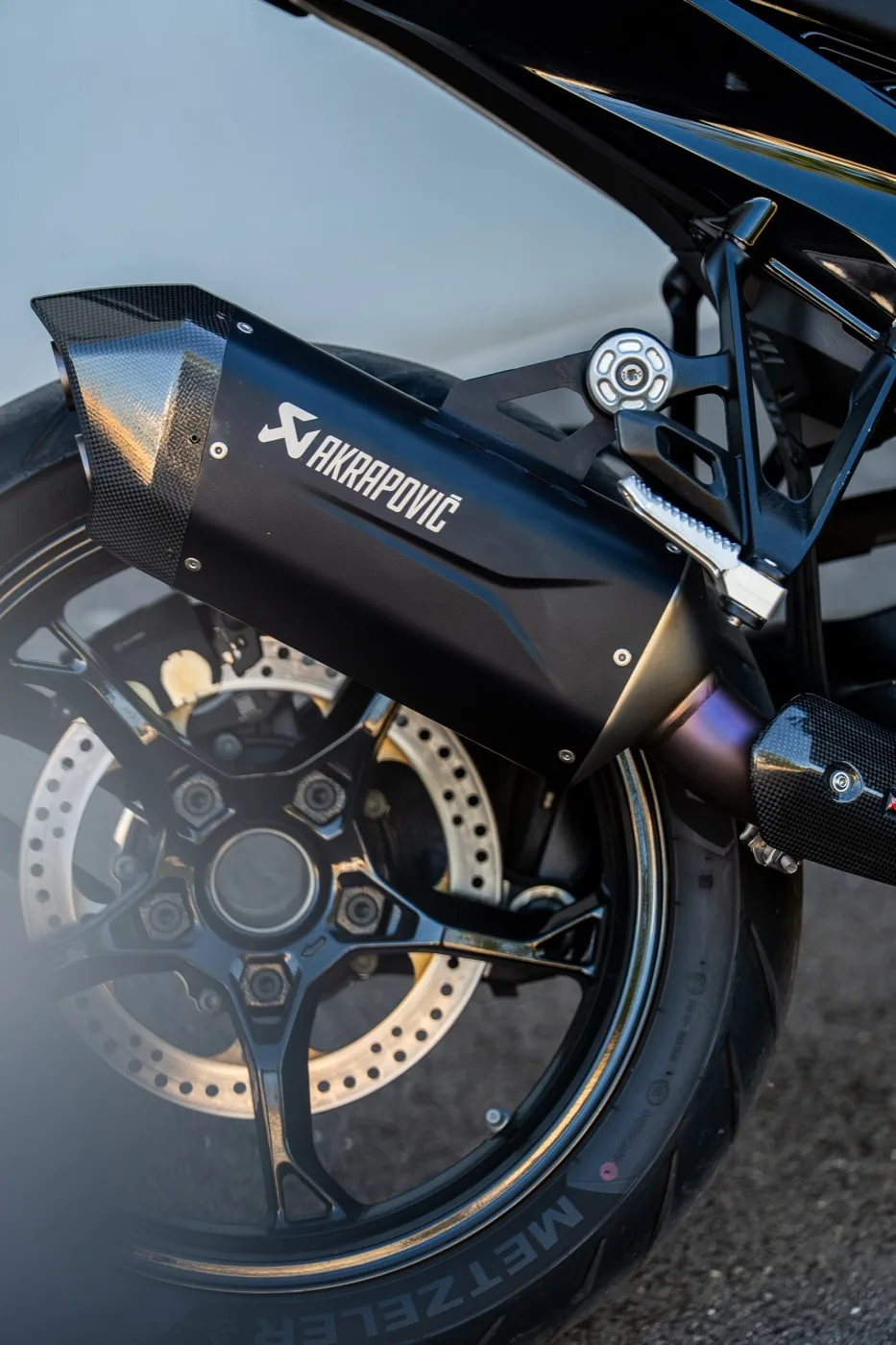 Échappement Akrapovic carbone