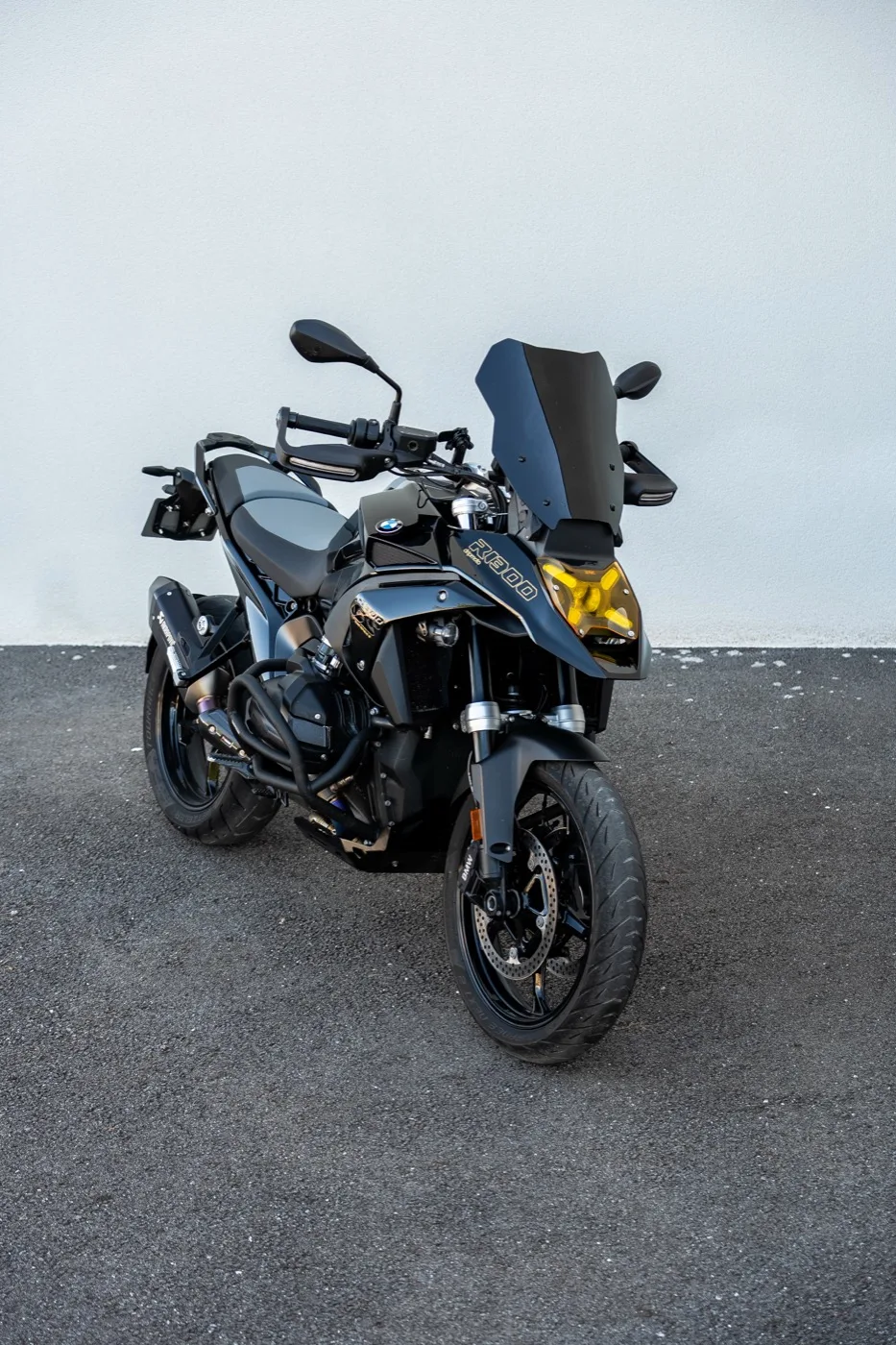 BMW R 1300 GS Triple Black de trois quarts avant